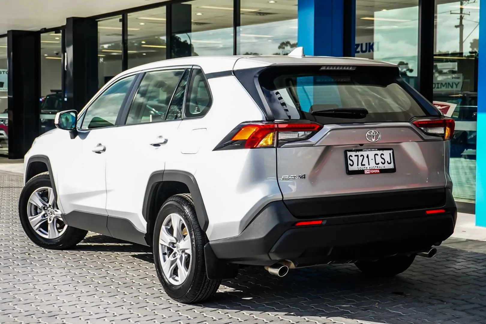 2022 Toyota RAV4 Gallery Image 2