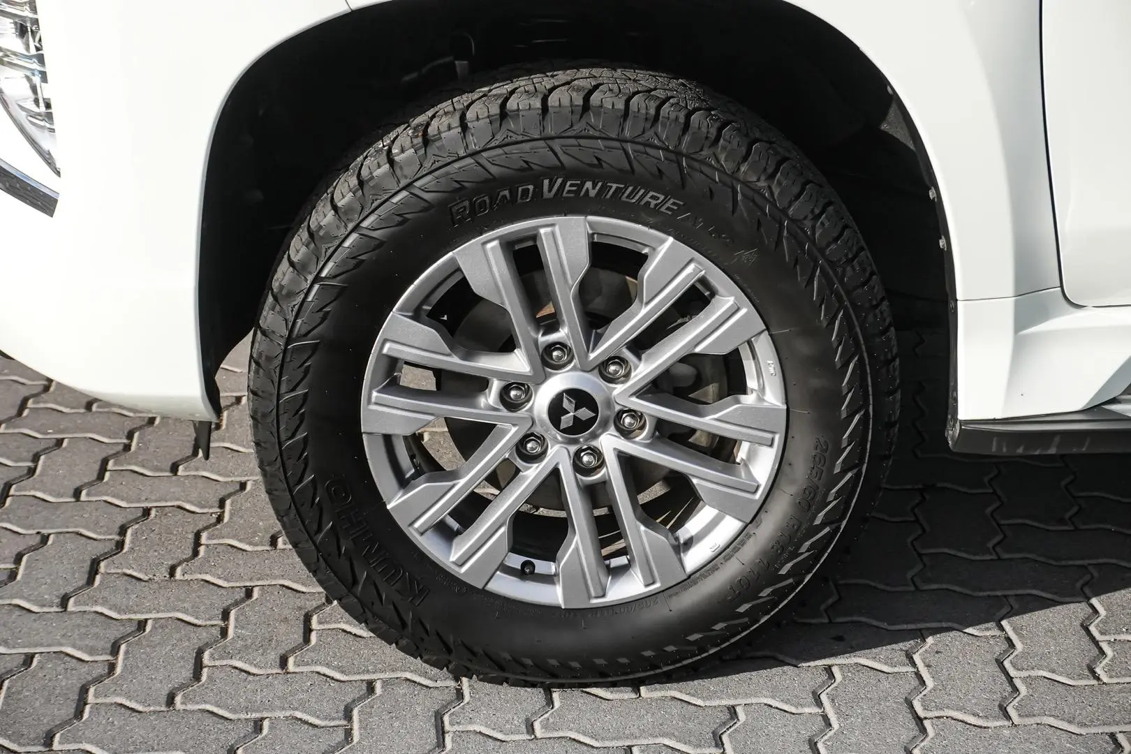 2021 Mitsubishi Pajero Sport Gallery Image 13