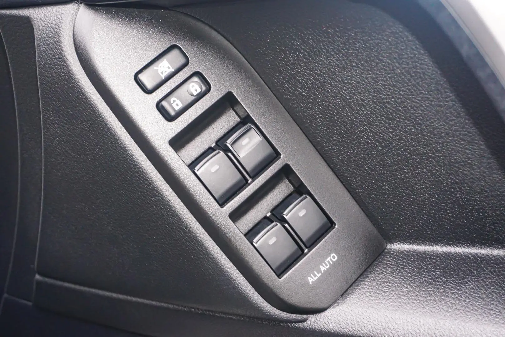 2021 Toyota Landcruiser Prado Gallery Image 17