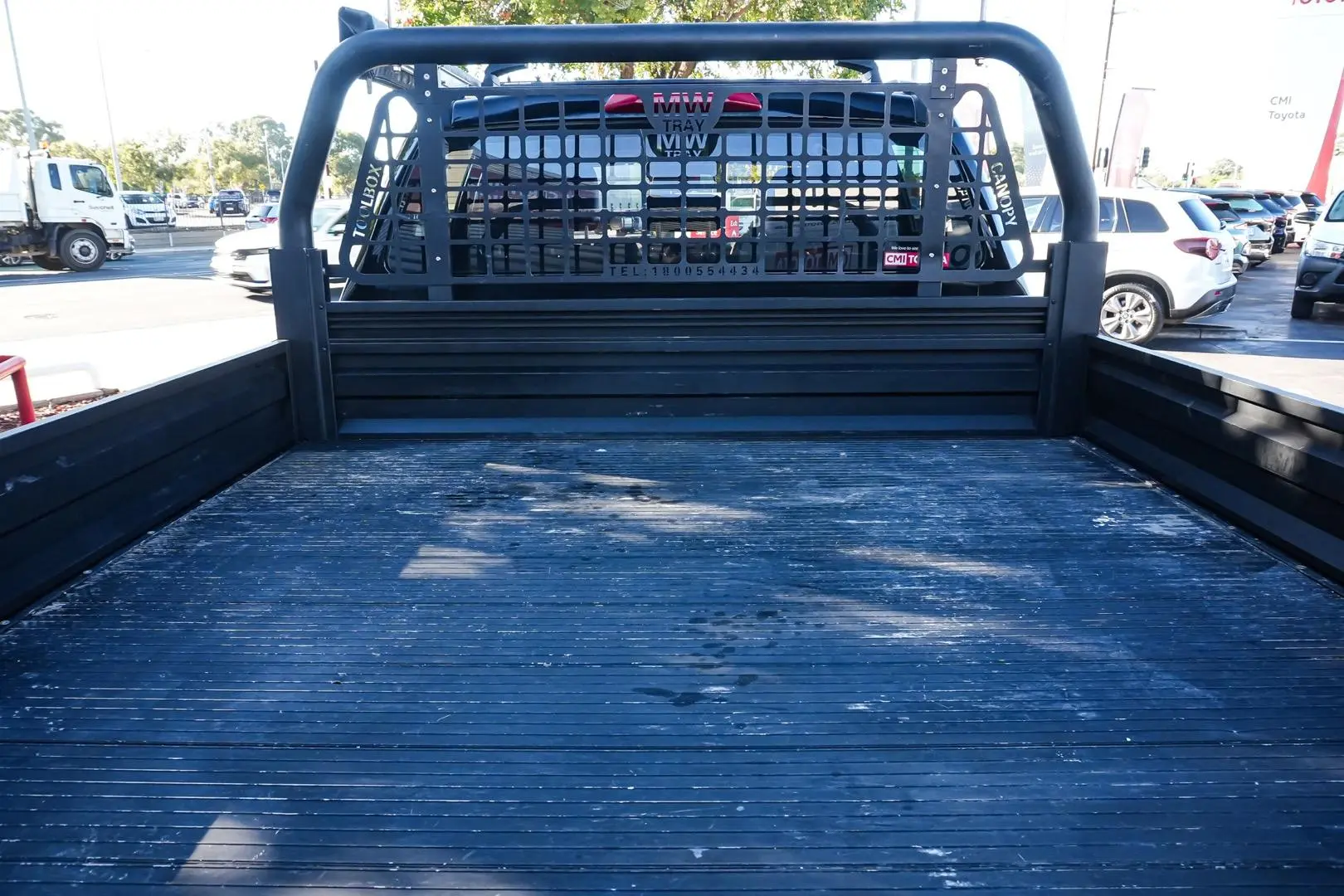 2022 Isuzu D-MAX Gallery Image 11