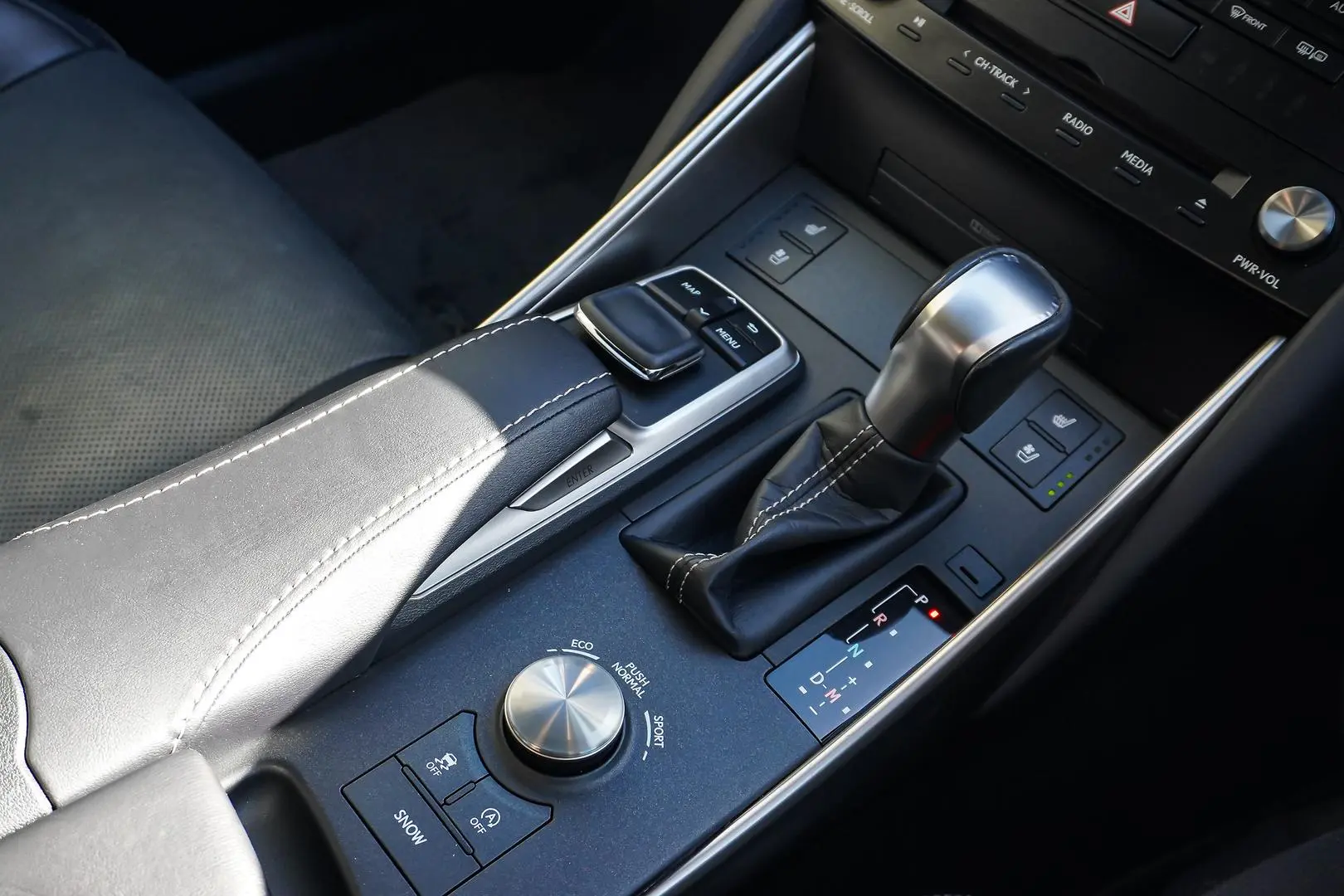 2018 Lexus IS Gallery Image 17