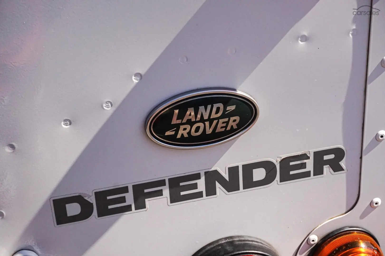 2016 Land Rover Defender Image 13