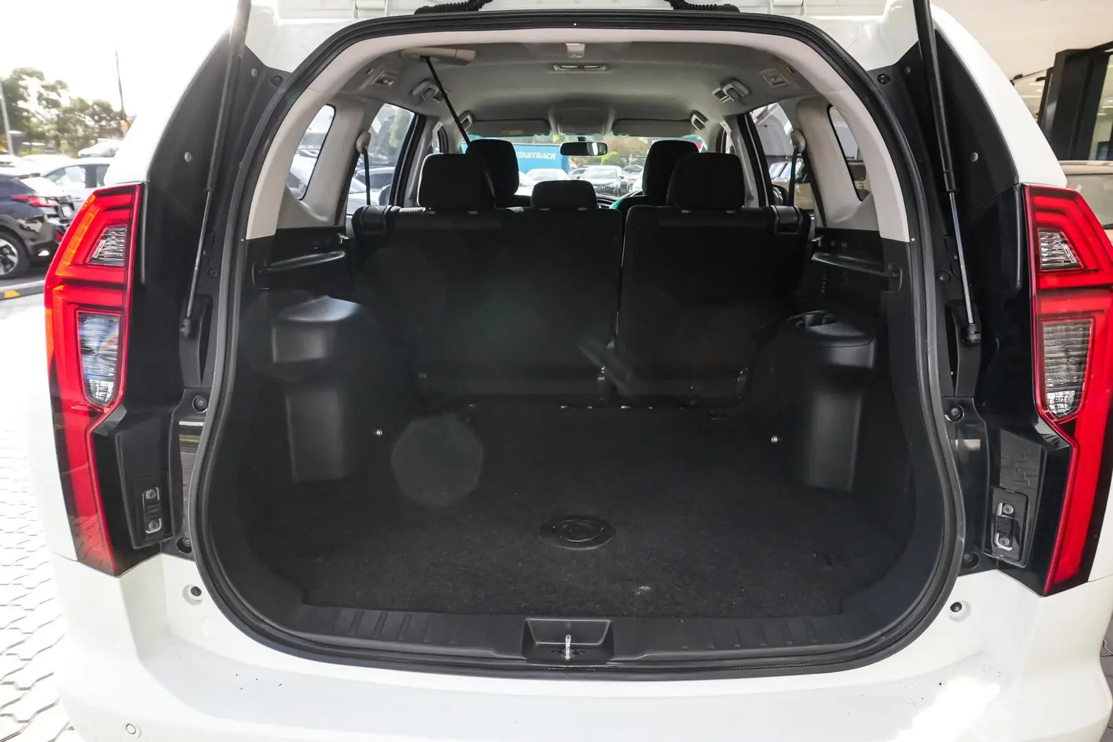 2021 Mitsubishi Pajero Sport Gallery Image 11