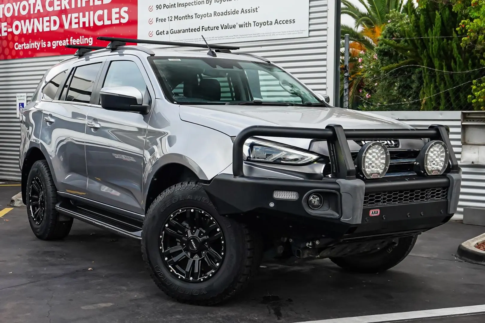 2022 Isuzu MU-X Gallery Image 2