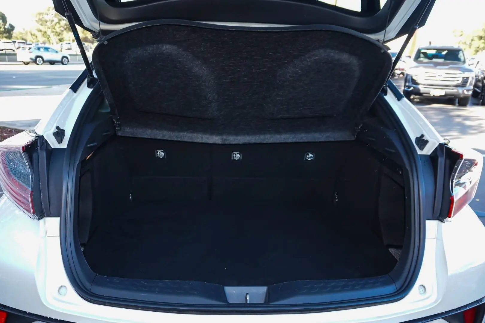 2017 Toyota C-HR Gallery Image 10
