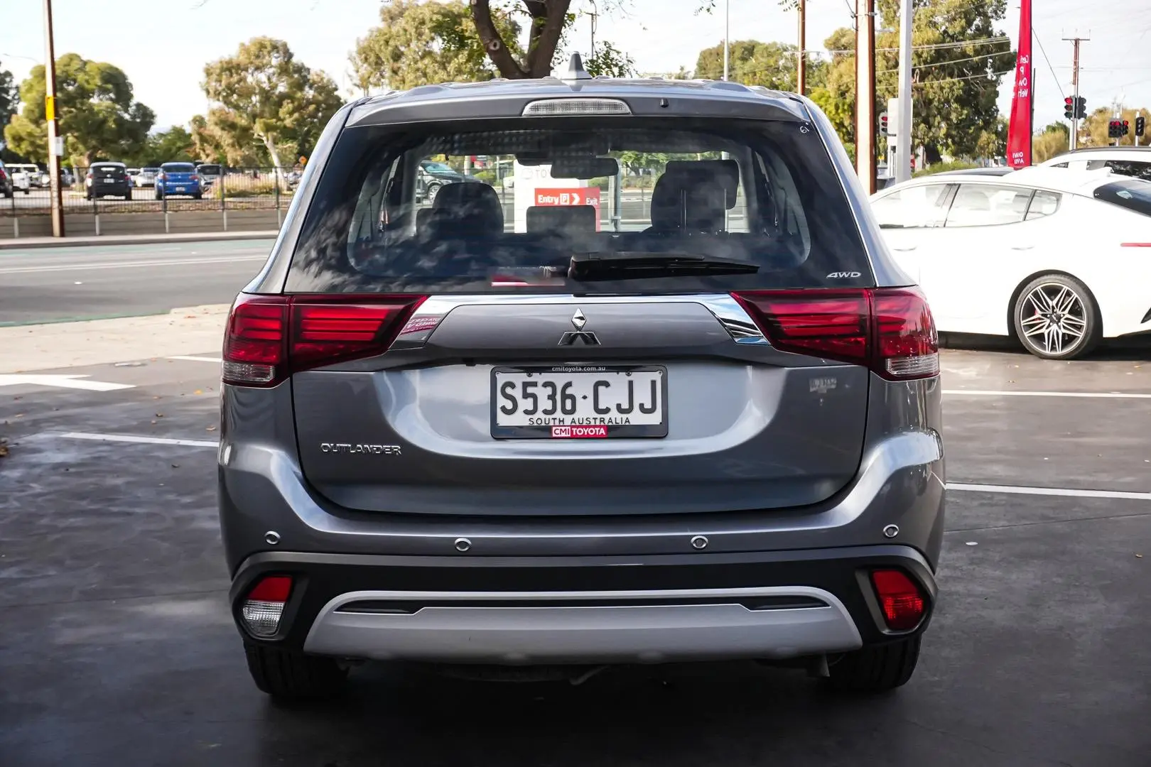 2021 Mitsubishi Outlander Gallery Image 6