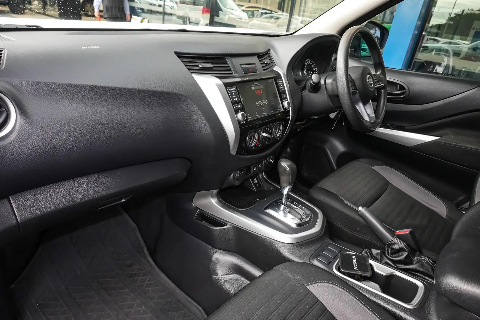 2022 Nissan Navara Gallery Image 10