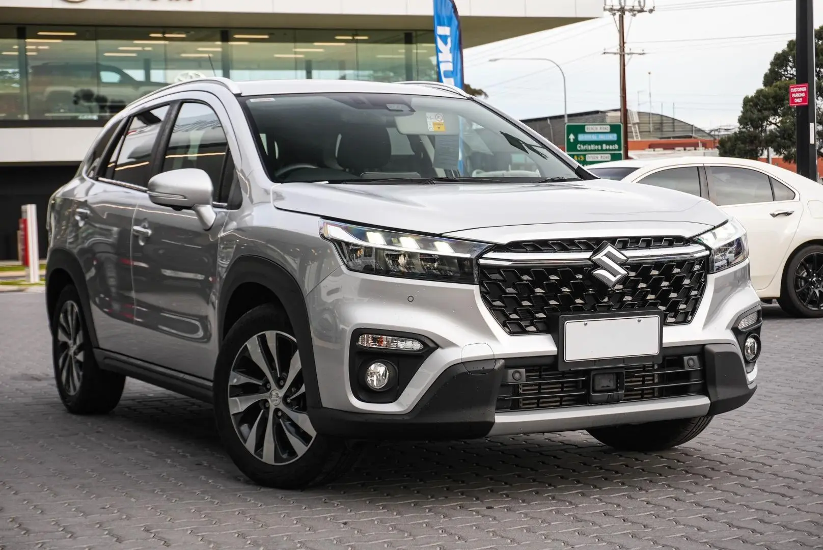 2023 Suzuki S-Cross Gallery Image 2