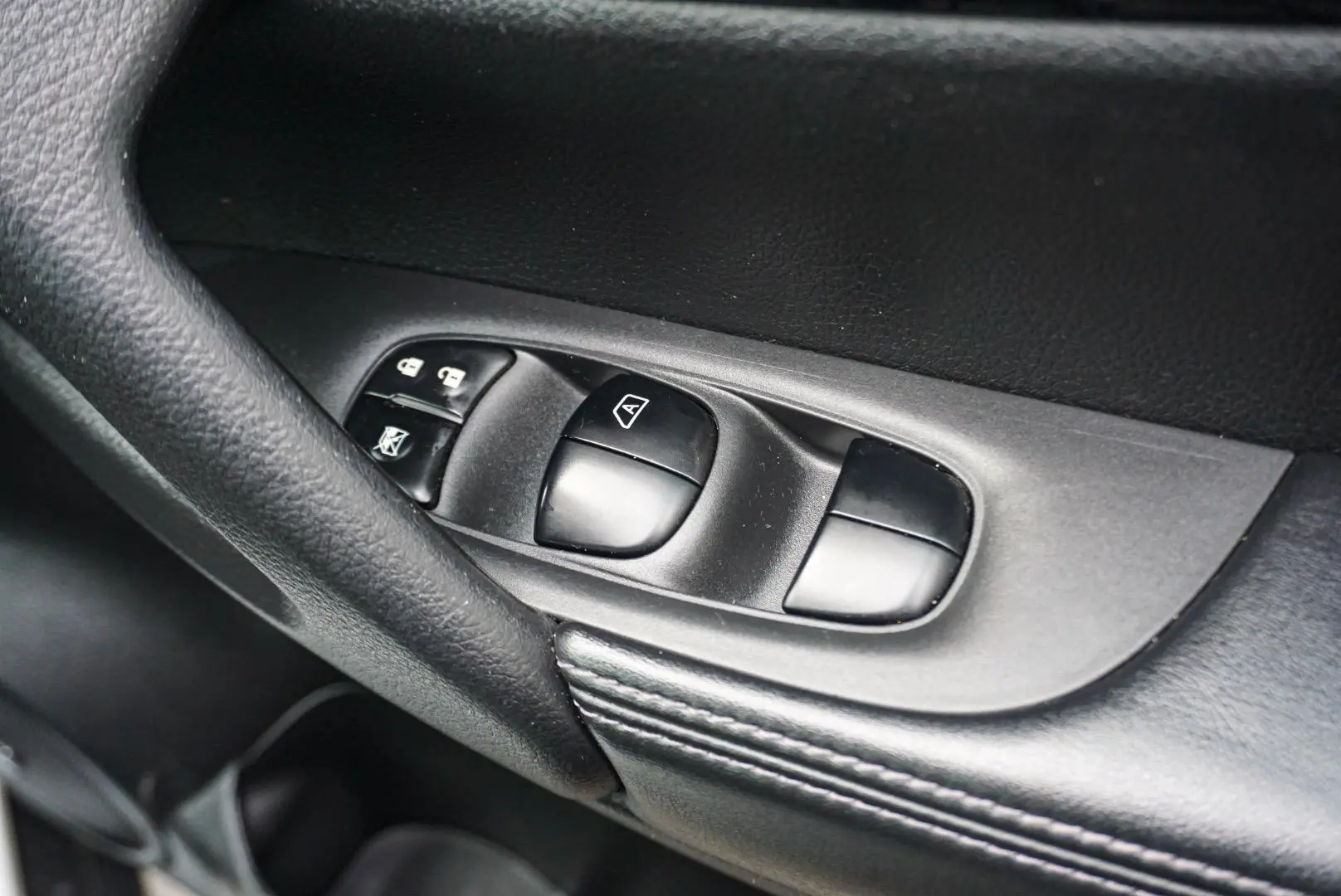 2021 Nissan X-TRAIL Gallery Image 18
