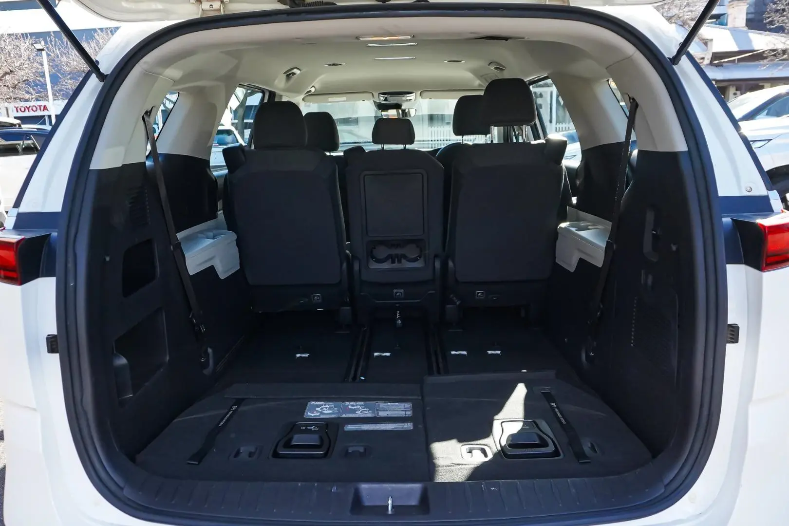 2022 Kia Carnival Gallery Image 10