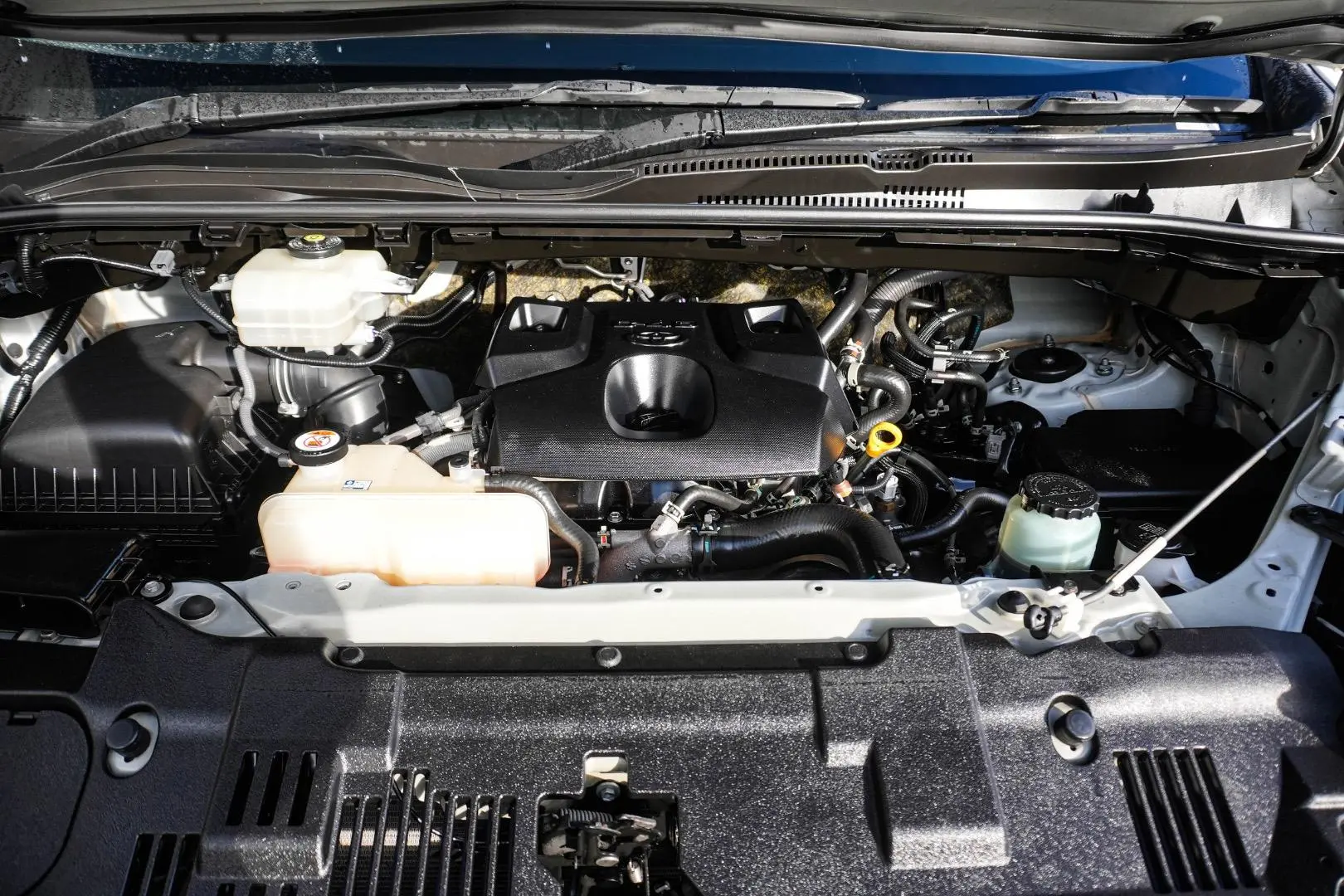 2020 Toyota Hiace Gallery Image 24