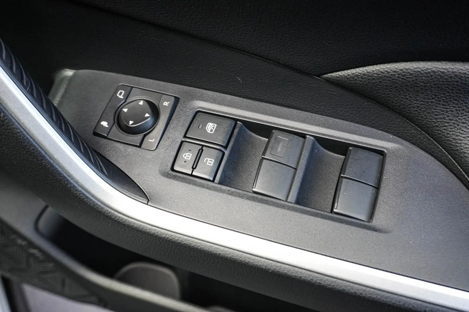 2024 Toyota RAV4 Gallery Image 17