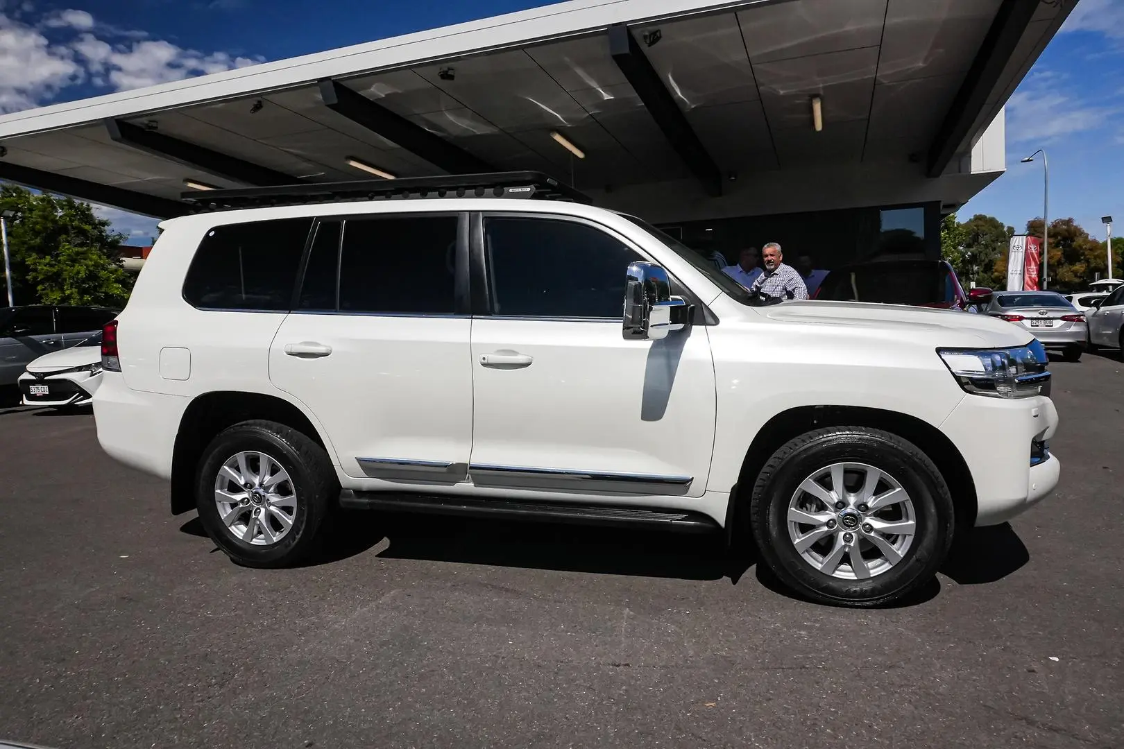 2017 Toyota Landcruiser Gallery Image 3