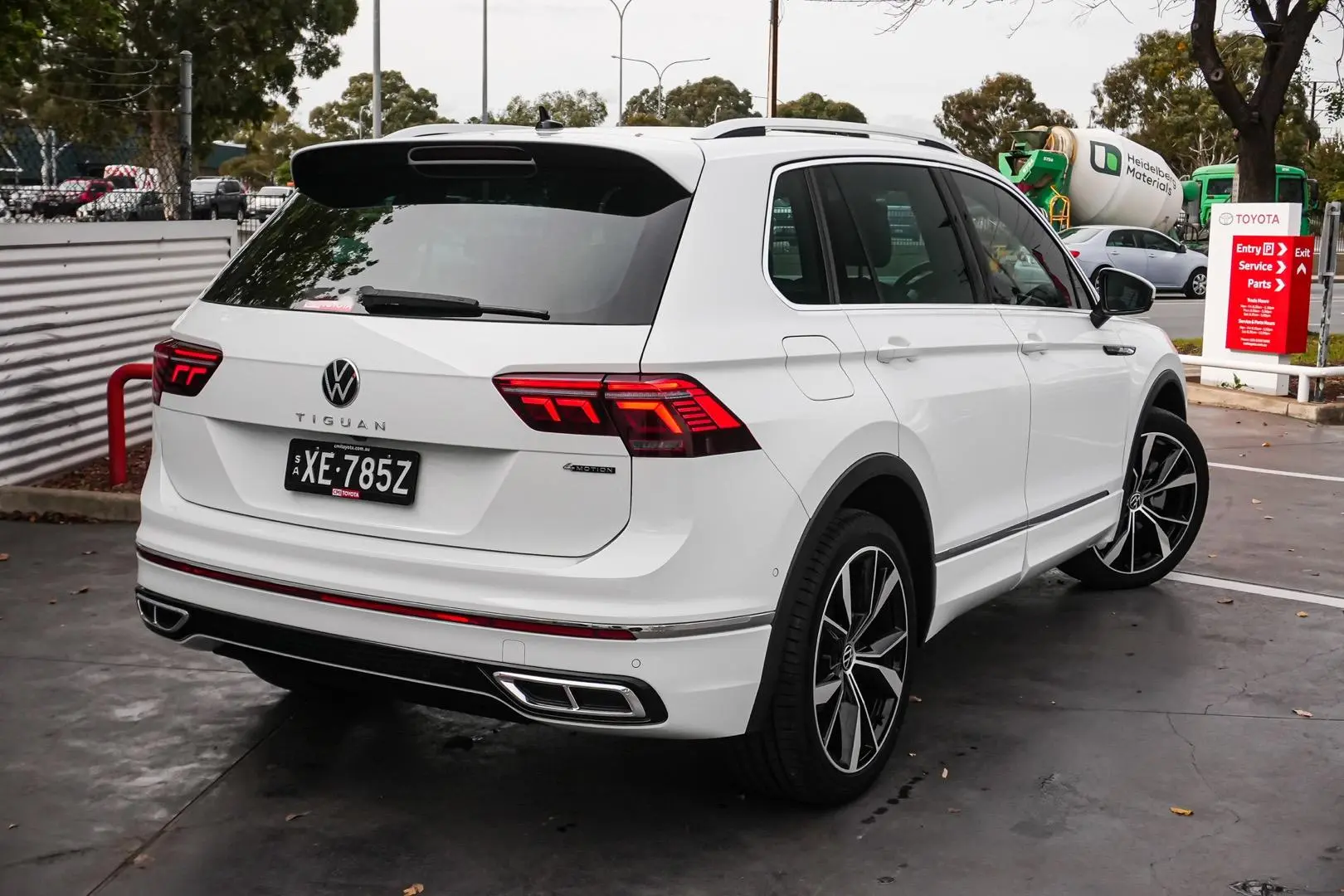 2024 Volkswagen Tiguan Gallery Image 3