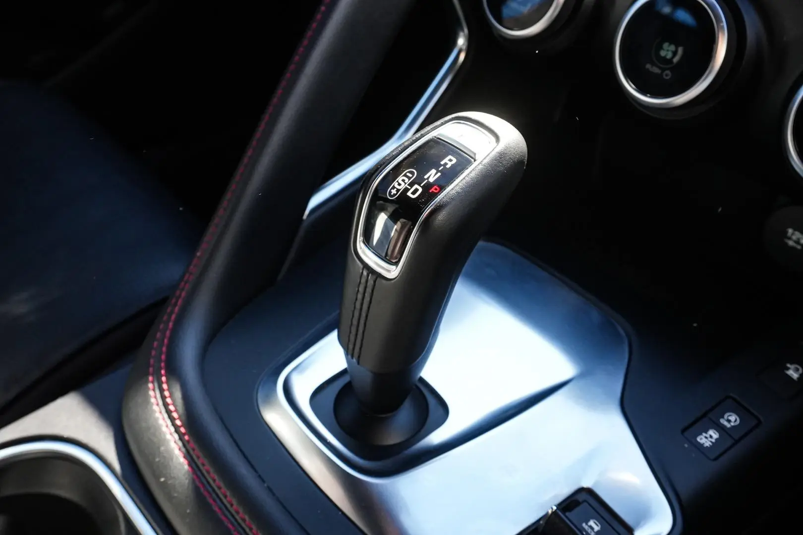2020 Jaguar E-PACE Gallery Image 17