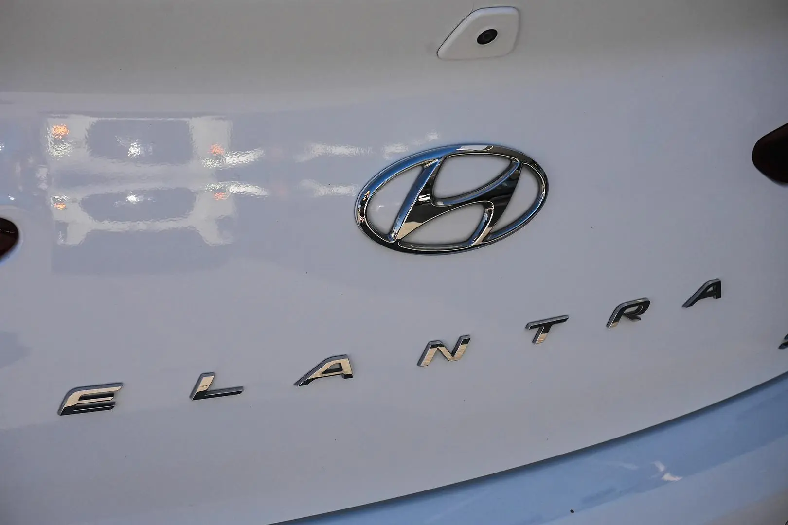 2019 Hyundai Elantra Gallery Image 9