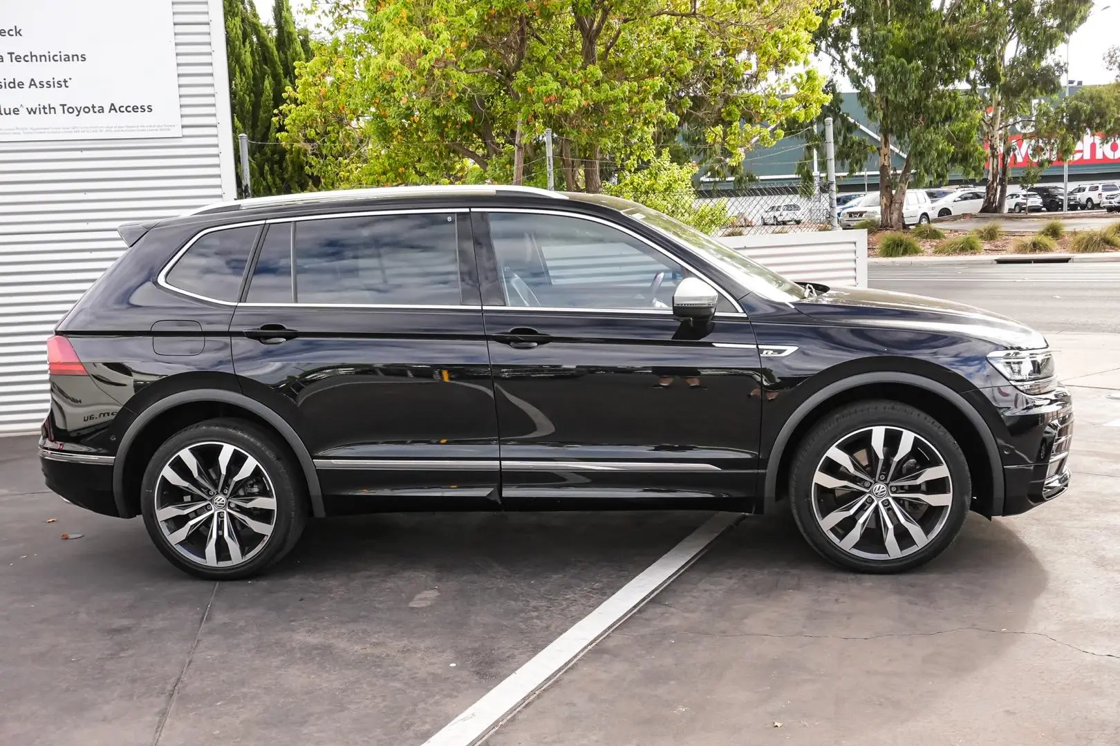 2019 Volkswagen Tiguan Gallery Image 4