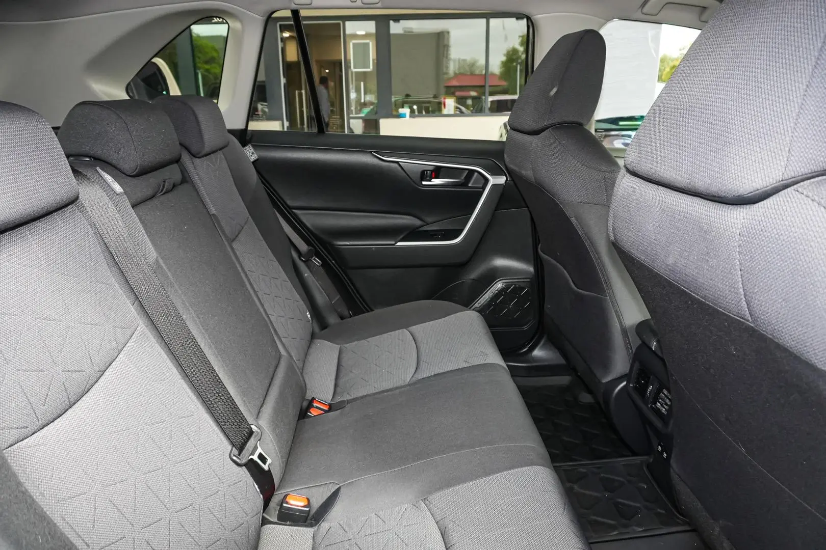 2020 Toyota RAV4 Gallery Image 9