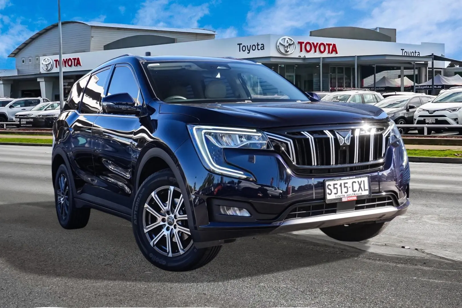 2023 Mahindra XUV700 Image