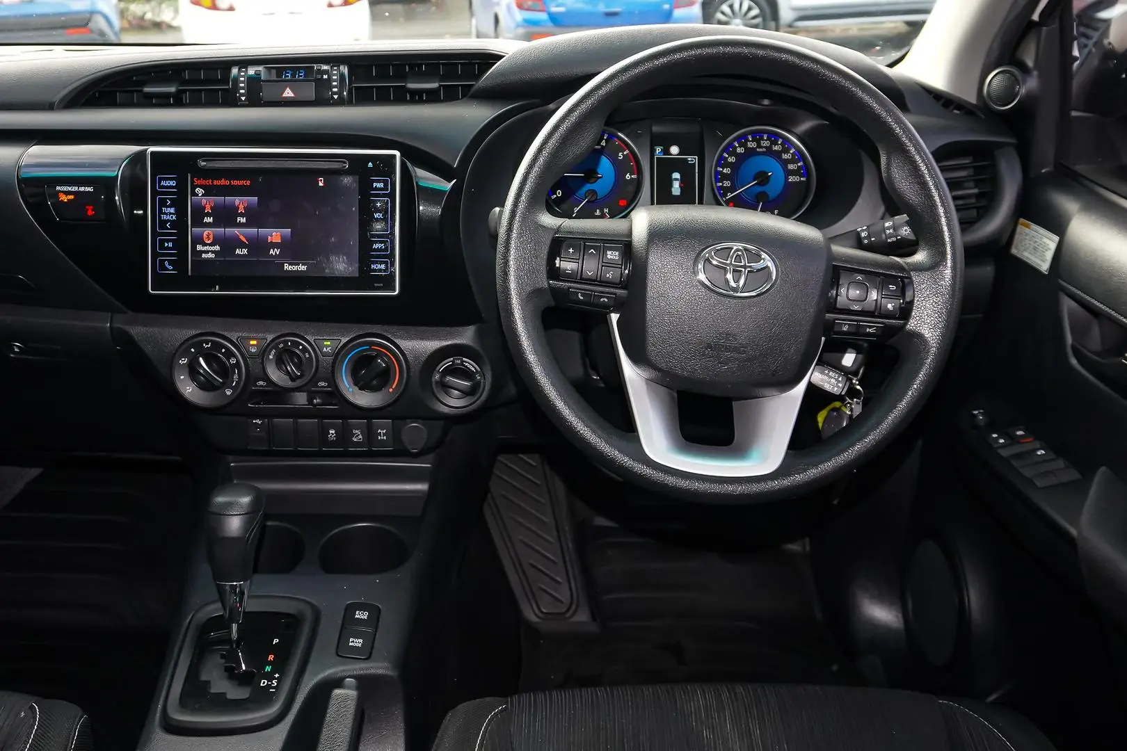 2019 Toyota Hilux Gallery Image 8