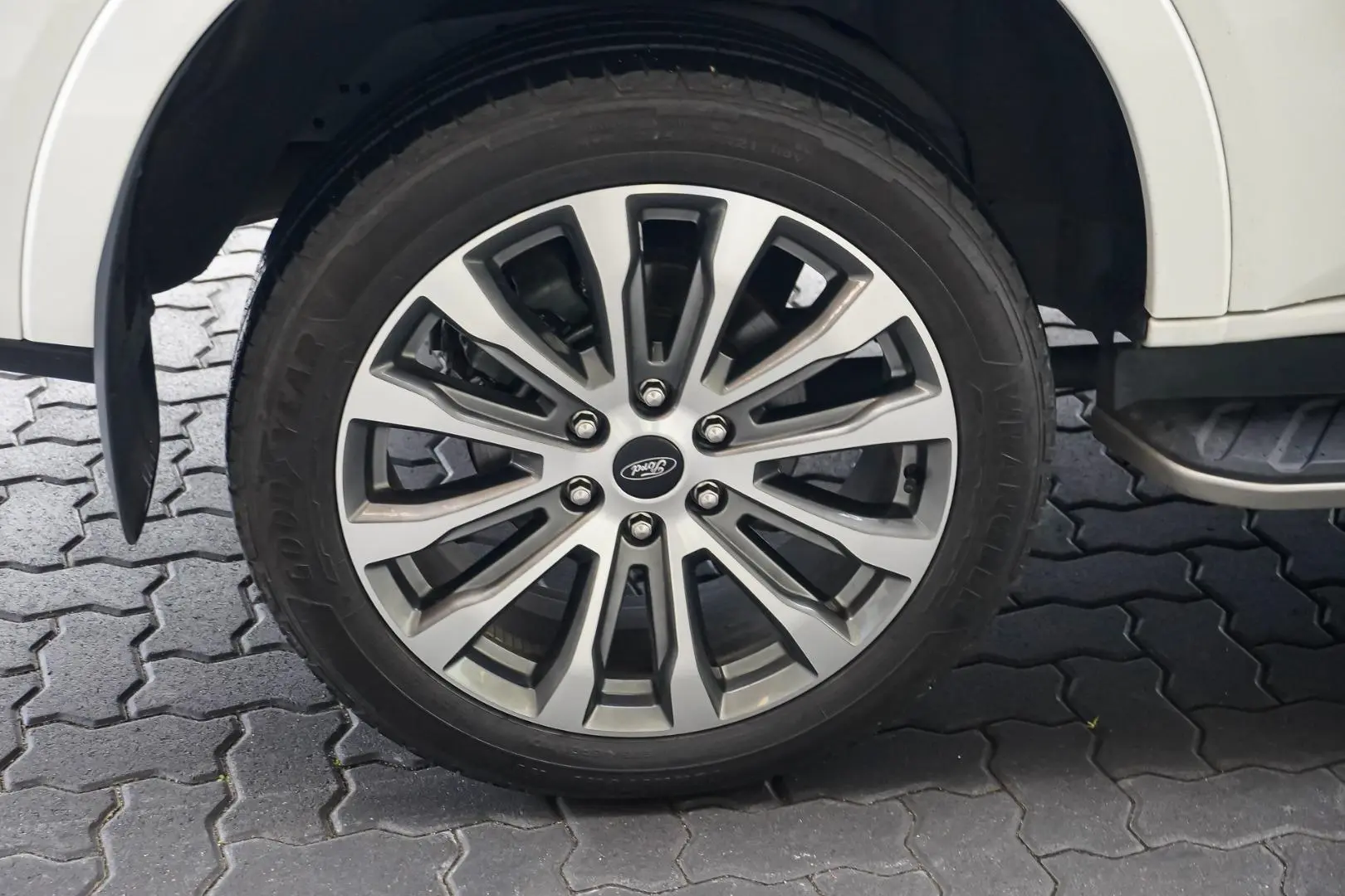2024 Ford Everest Gallery Image 17