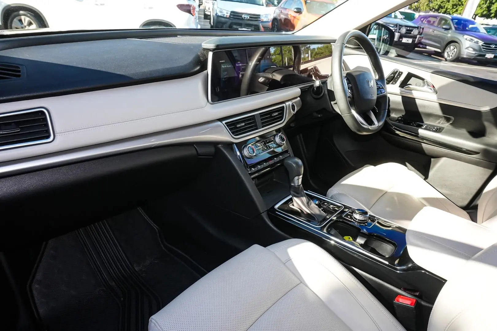 2023 Mahindra XUV700 Gallery Image 10