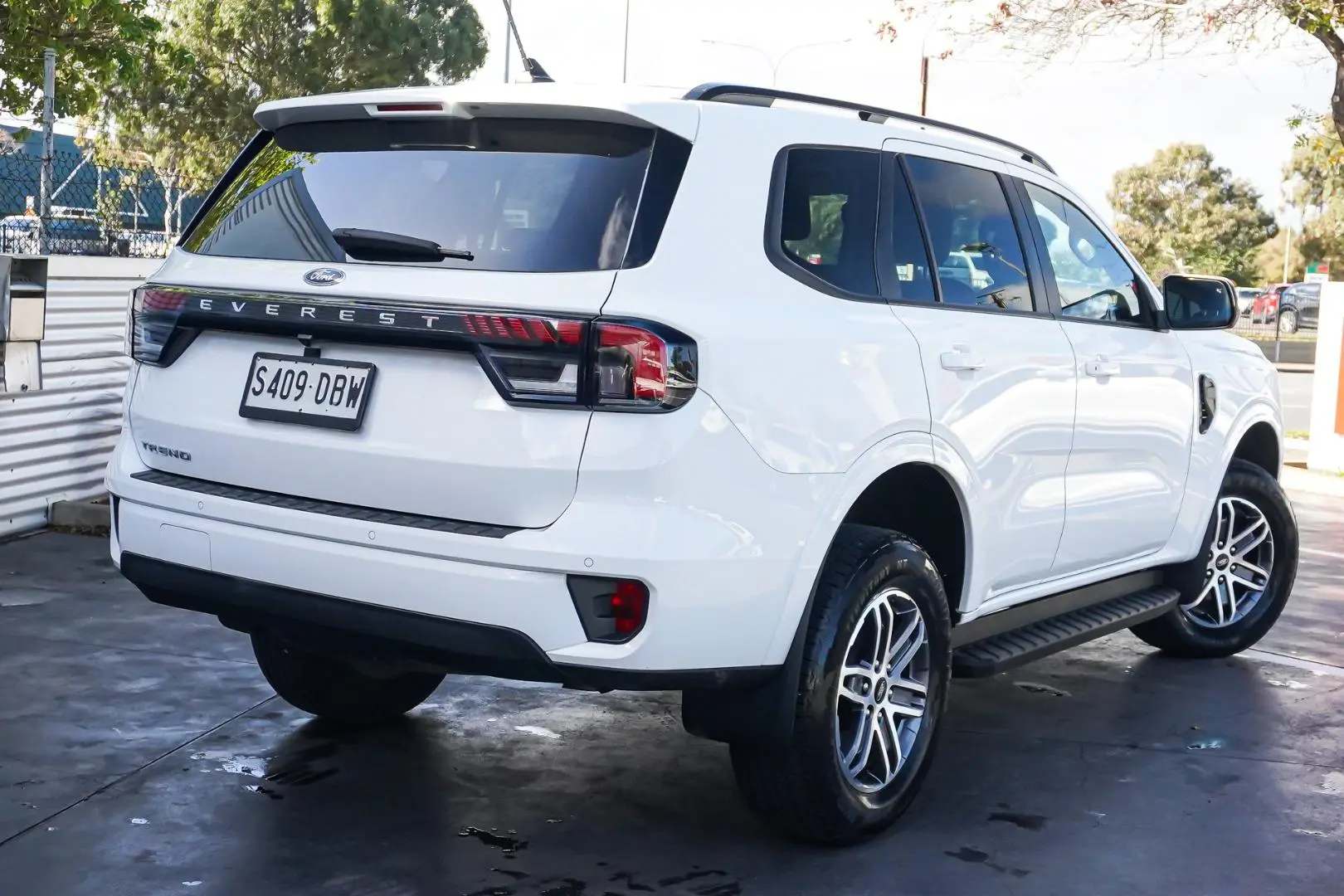 2024 Ford Everest Gallery Image 3