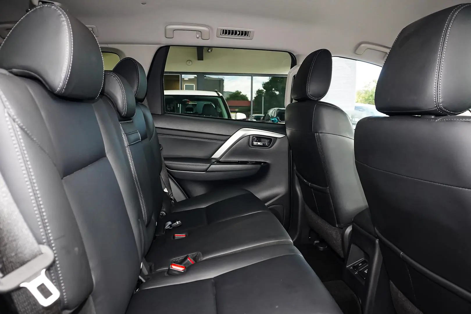 2022 Mitsubishi Pajero Sport Gallery Image 8