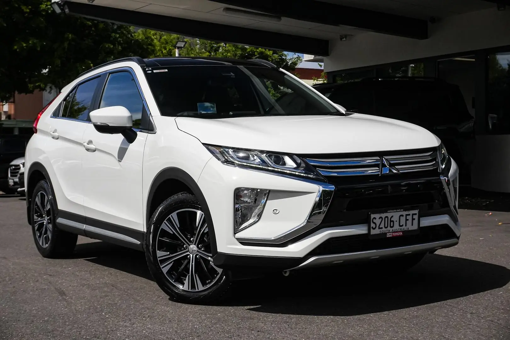 2019 Mitsubishi Eclipse Cross Gallery Image 2
