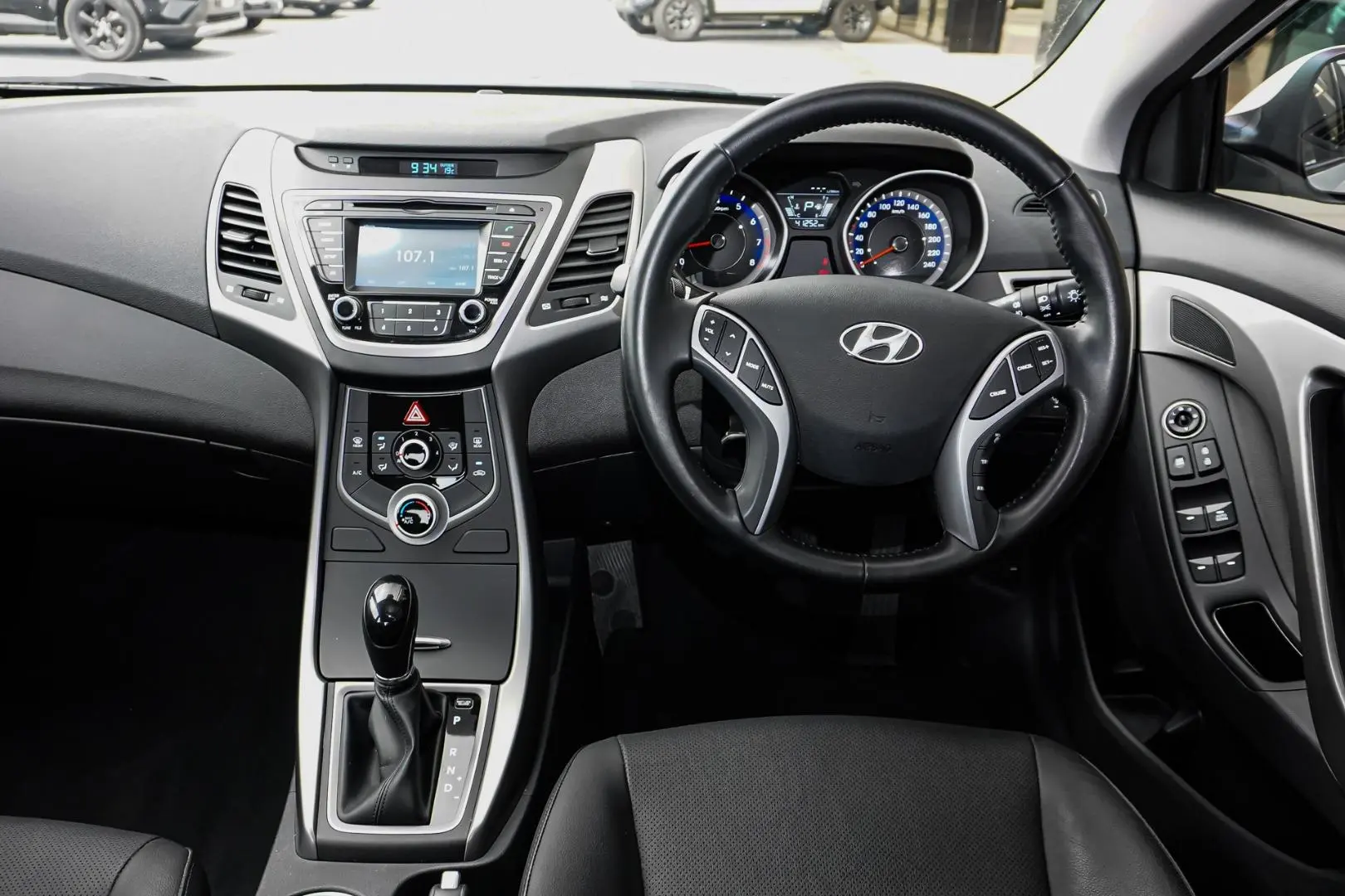 2014 Hyundai Elantra Gallery Image 9