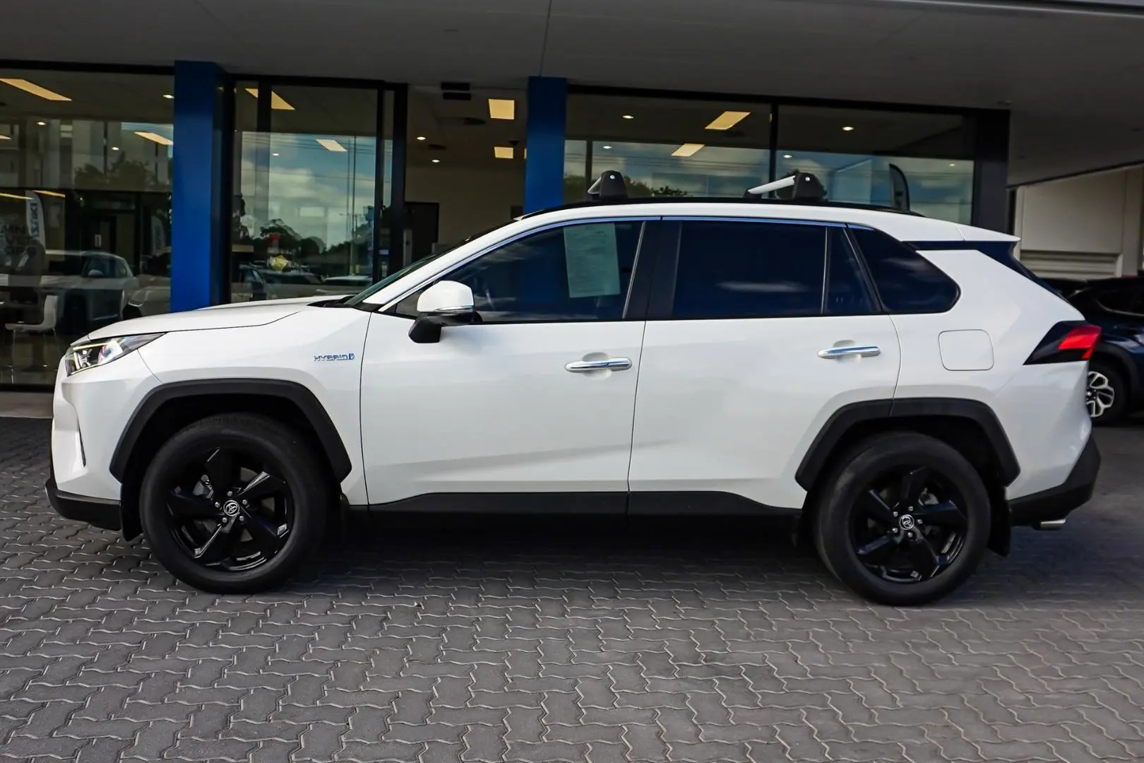 2019 Toyota RAV4 Gallery Image 4