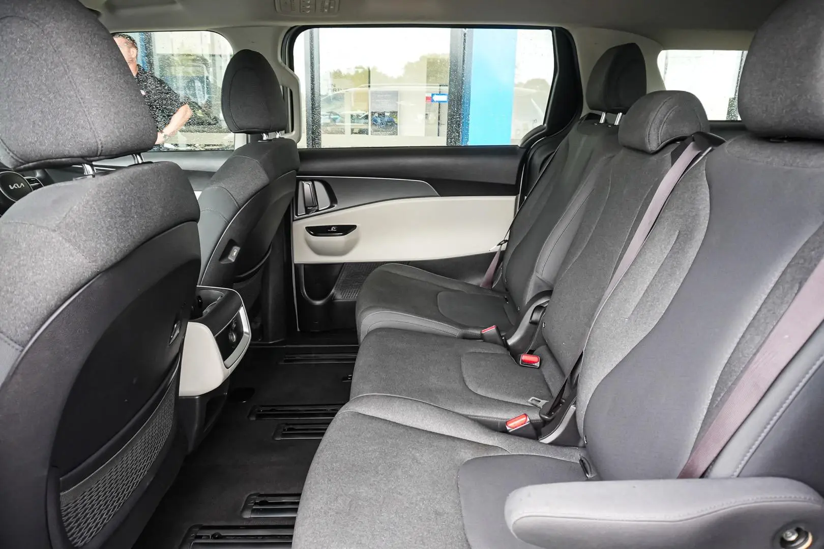 2022 Kia Carnival Gallery Image 12