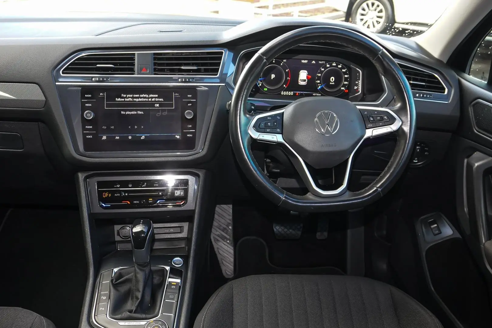 2022 Volkswagen Tiguan Gallery Image 9