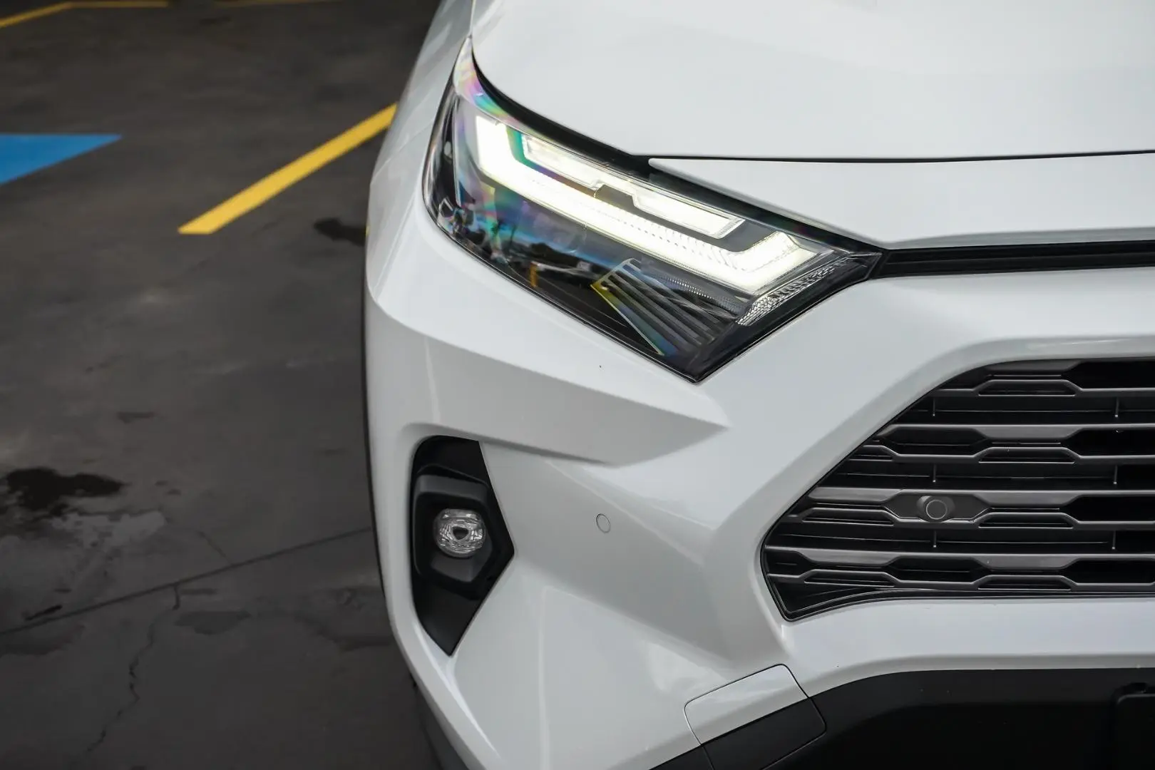 2025 Toyota RAV4 Gallery Image 13