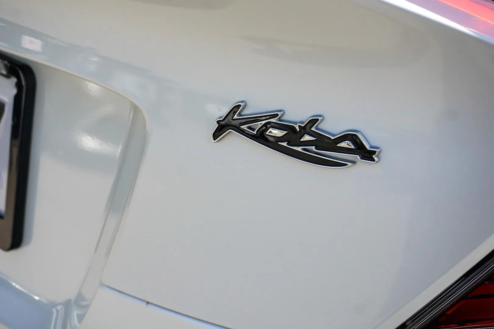 2019 Toyota C-HR Gallery Image 16