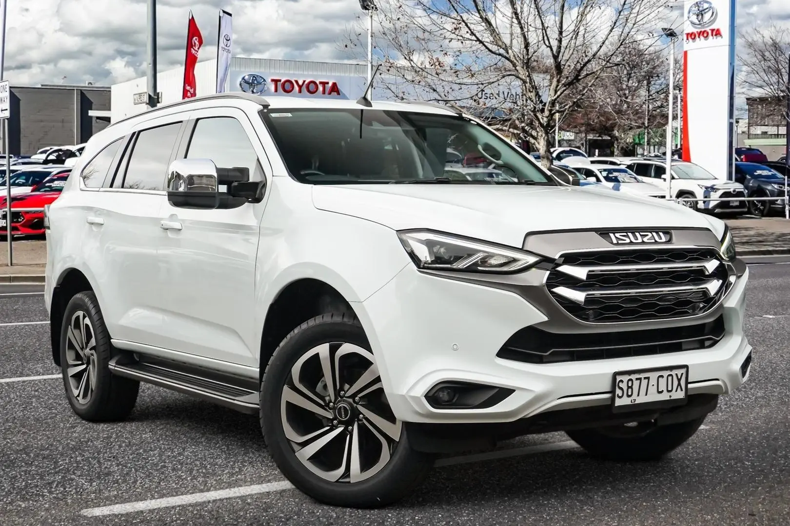 2022 Isuzu MU-X Gallery Image 1