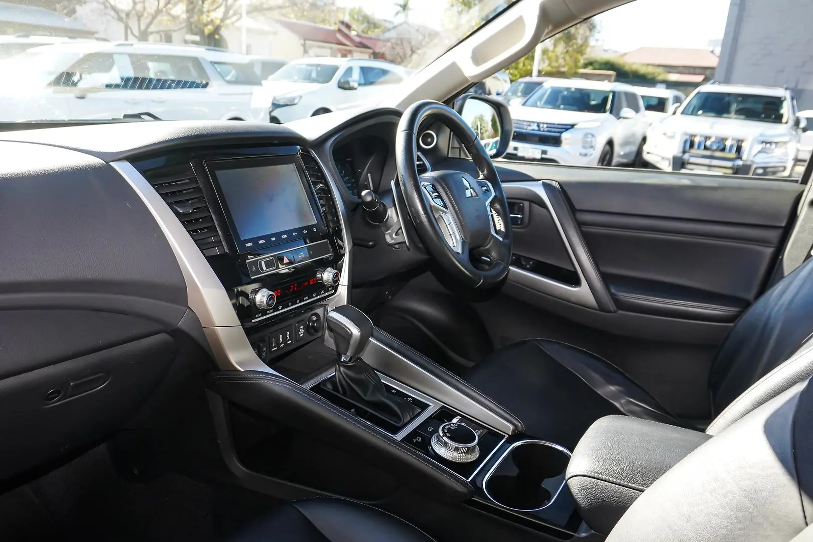 2021 Mitsubishi Pajero Sport Gallery Image 11
