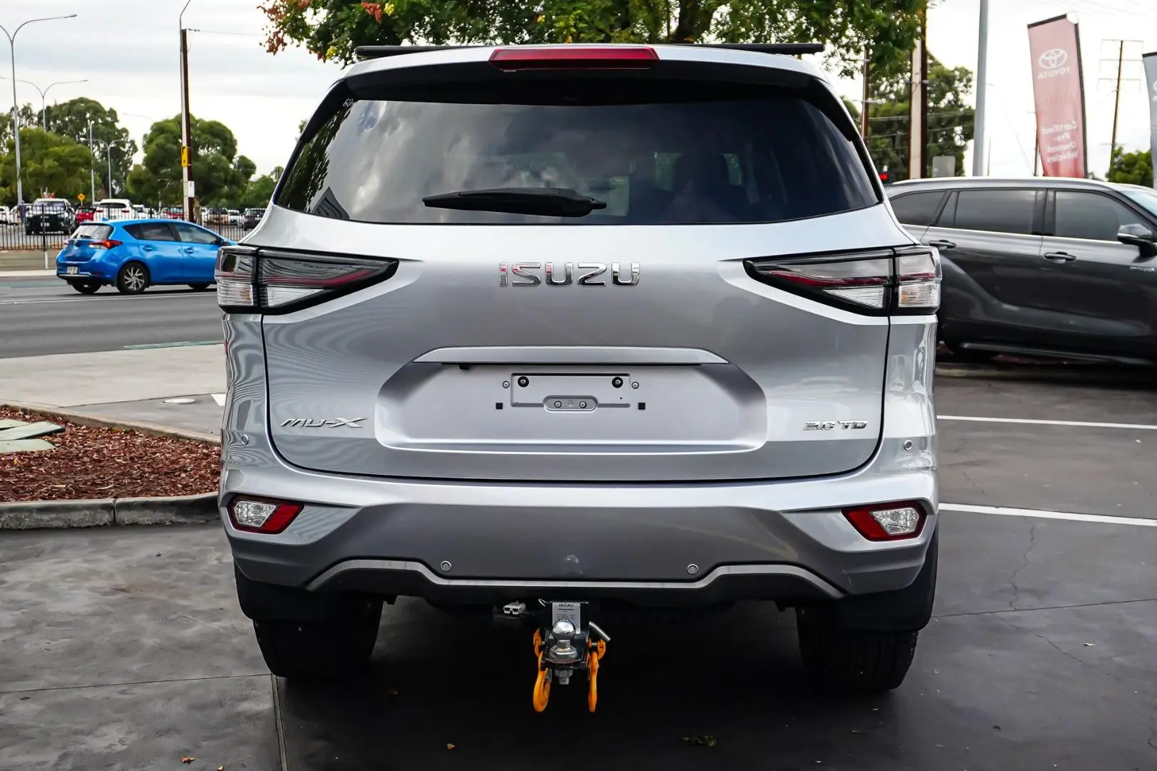 2022 Isuzu MU-X Gallery Image 6