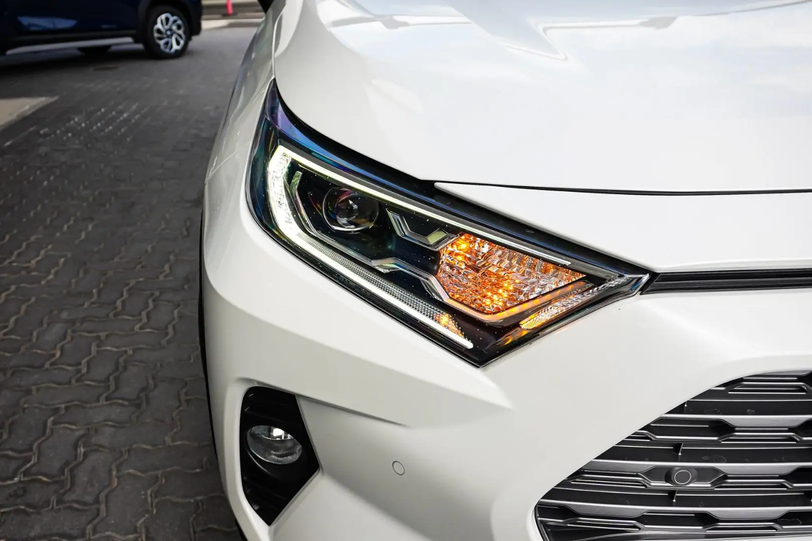 2019 Toyota RAV4 Gallery Image 11