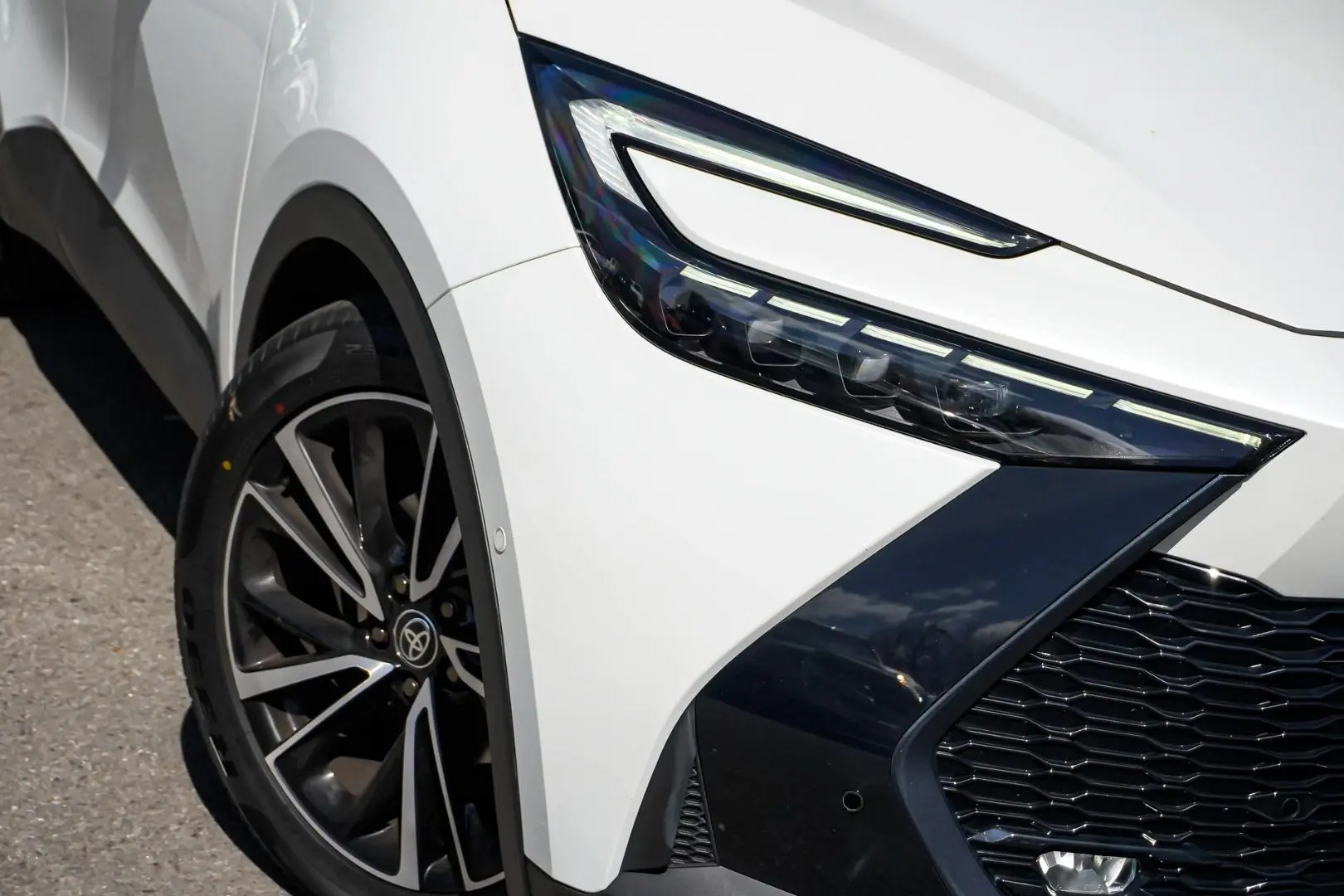 2024 Toyota C-HR Gallery Image 12