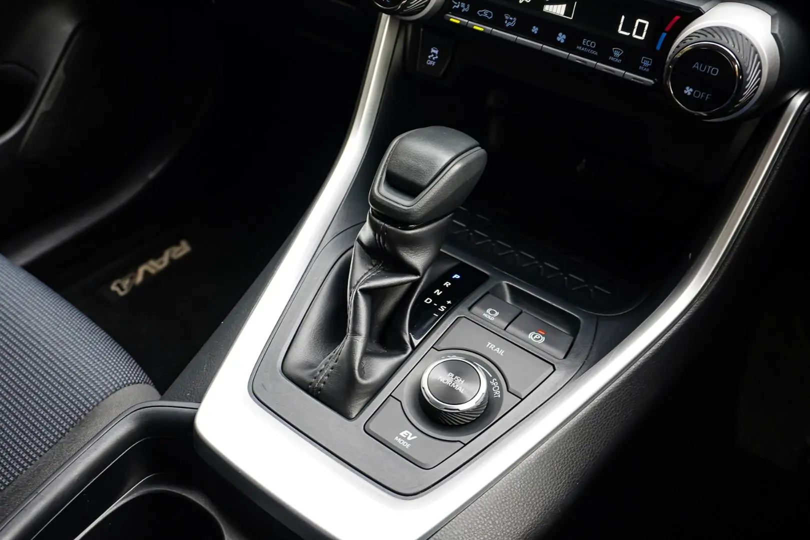 2020 Toyota RAV4 Gallery Image 18