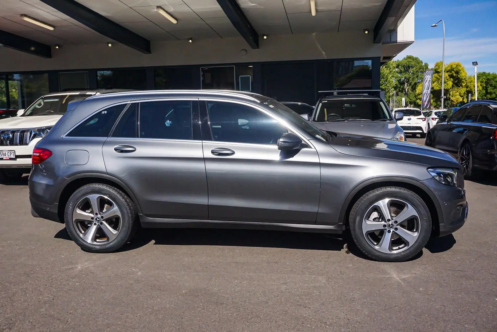 2018 Mercedes-Benz Glc-Class Gallery Image 4