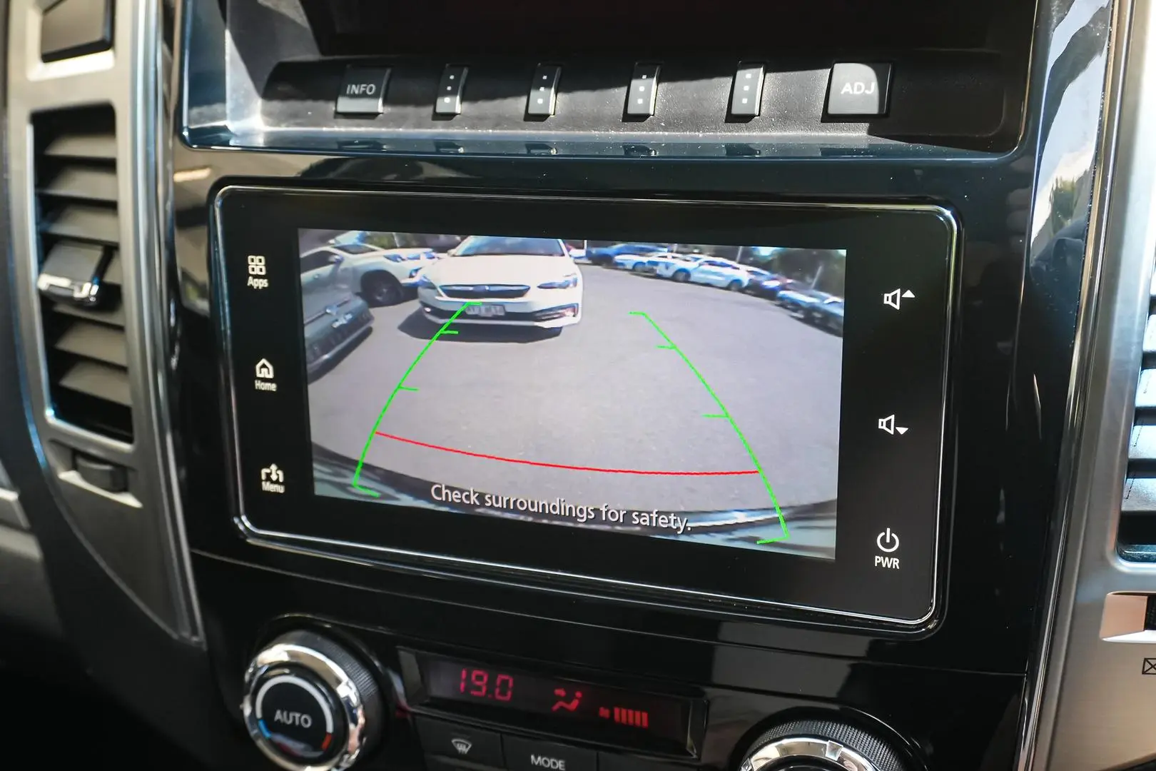 2017 Mitsubishi Pajero Gallery Image 20