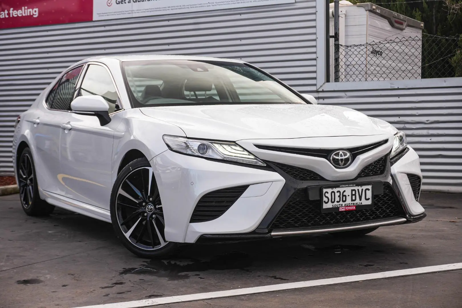 2017 Toyota Camry Gallery Image 2