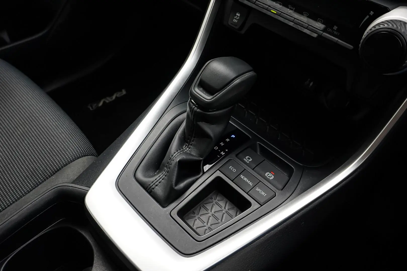 2019 Toyota RAV4 Gallery Image 18