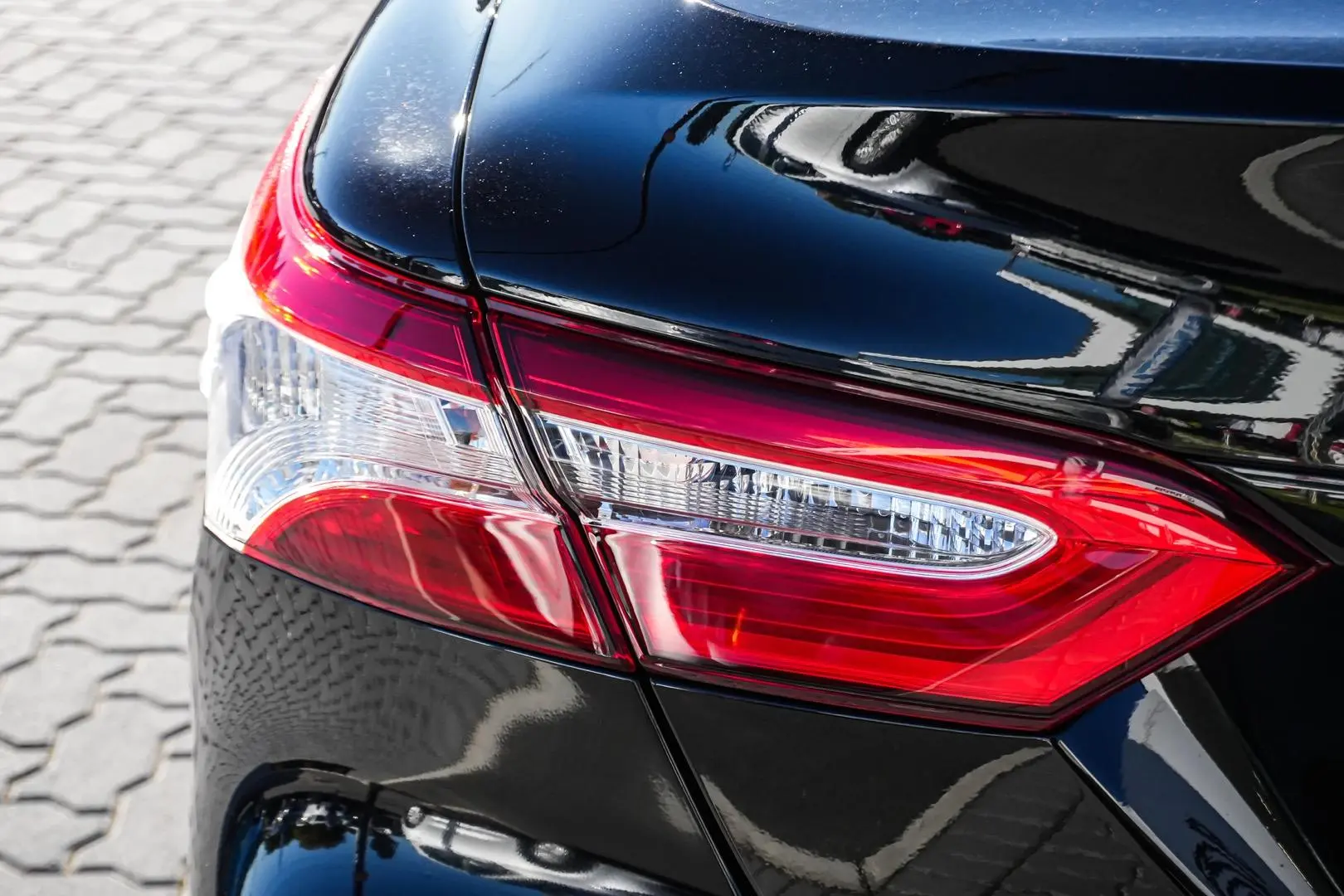 2019 Toyota Camry Gallery Image 14