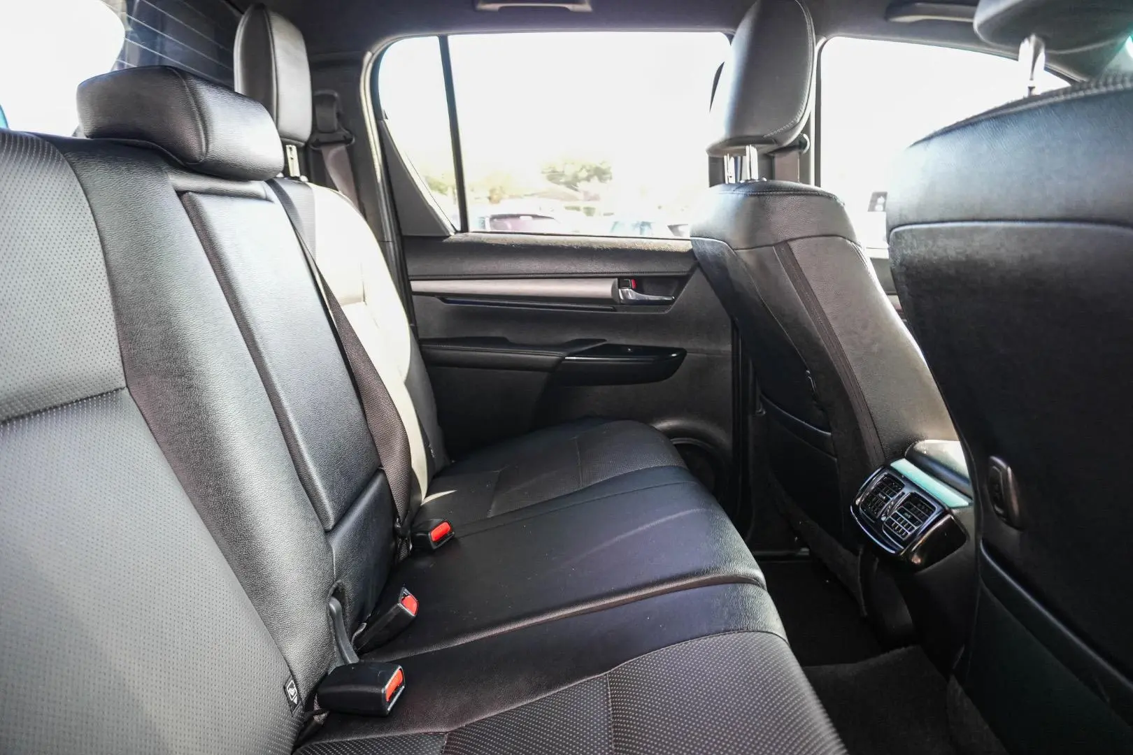 2022 Toyota Hilux Gallery Image 9