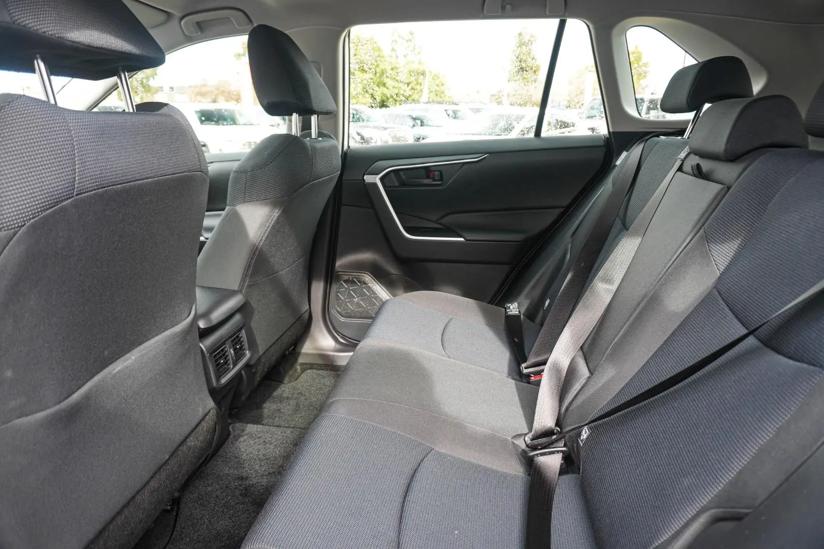 2020 Toyota RAV4 Gallery Image 8