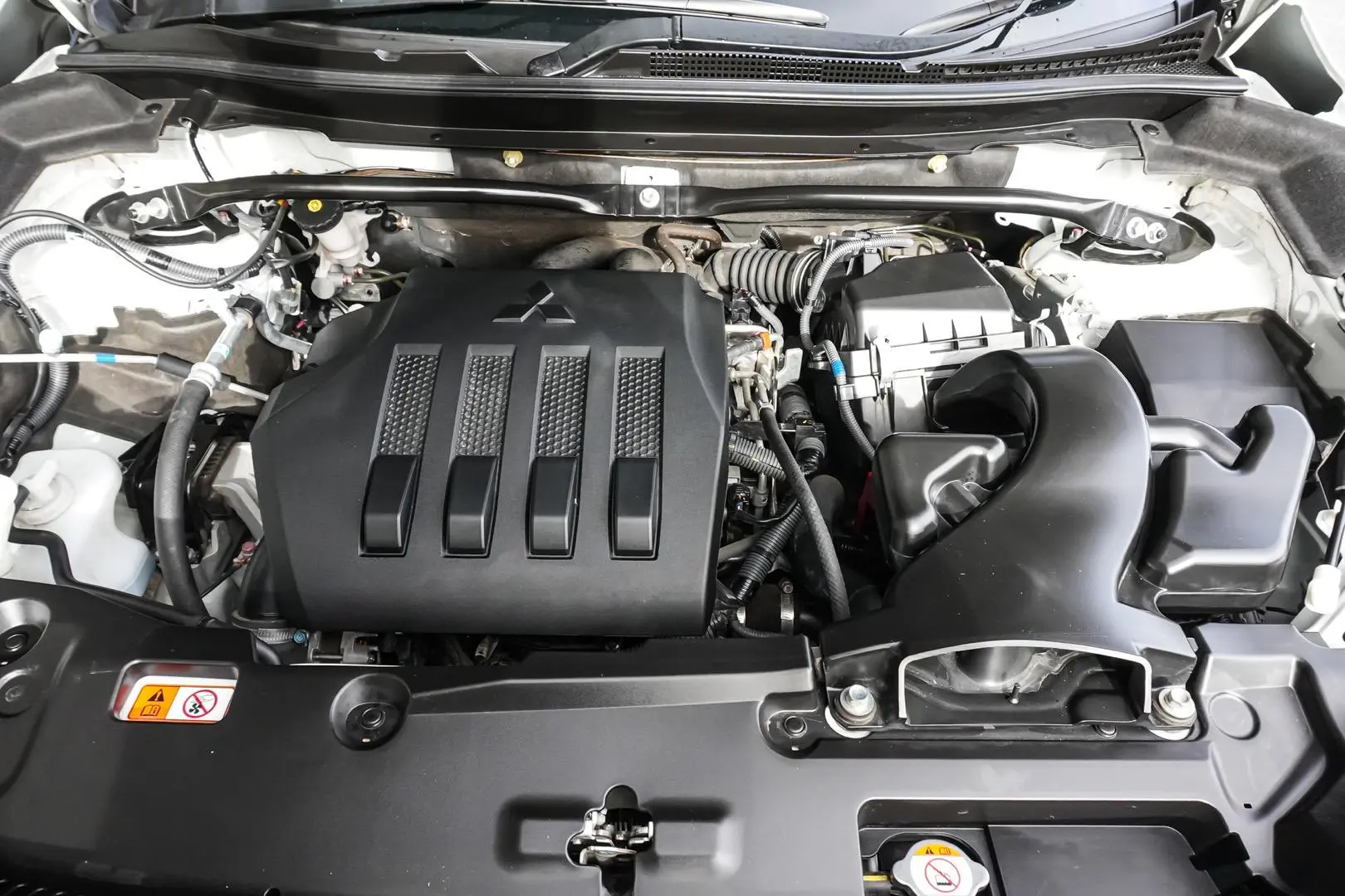 2020 Mitsubishi Eclipse Cross Gallery Image 11