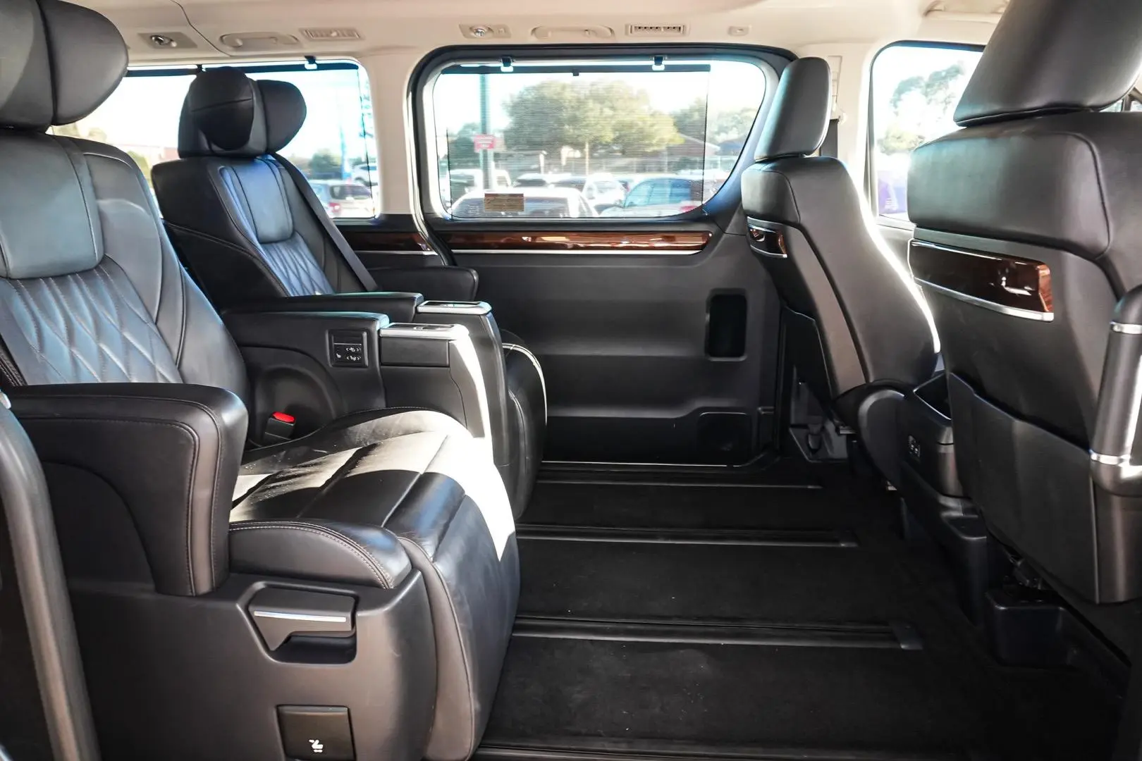 2019 Toyota Granvia Gallery Image 16